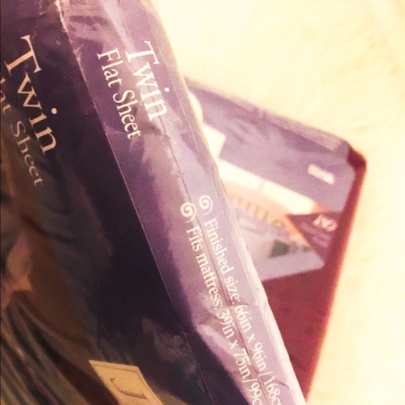 Lot 2 twin sheets wine cotton poly - Picture 2 of 8